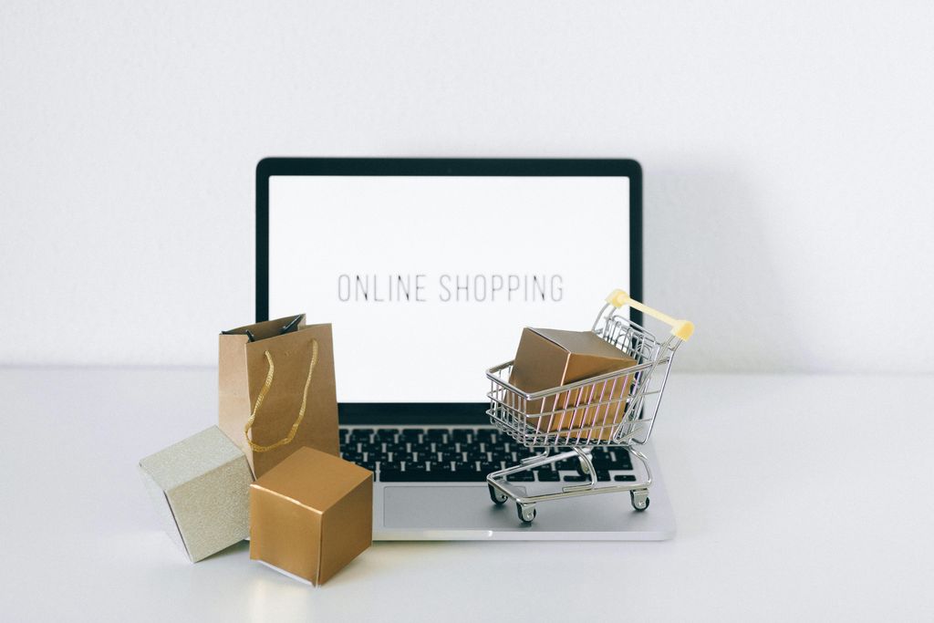 online-shopping-axis-bank-spends-campaign-august.jpg